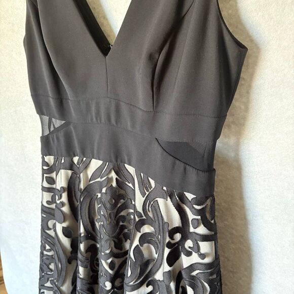 Avery G Black Mini Fit and Flare V-Neck Cocktail Dress Size 12 Party Holiday - Picture 4 of 7